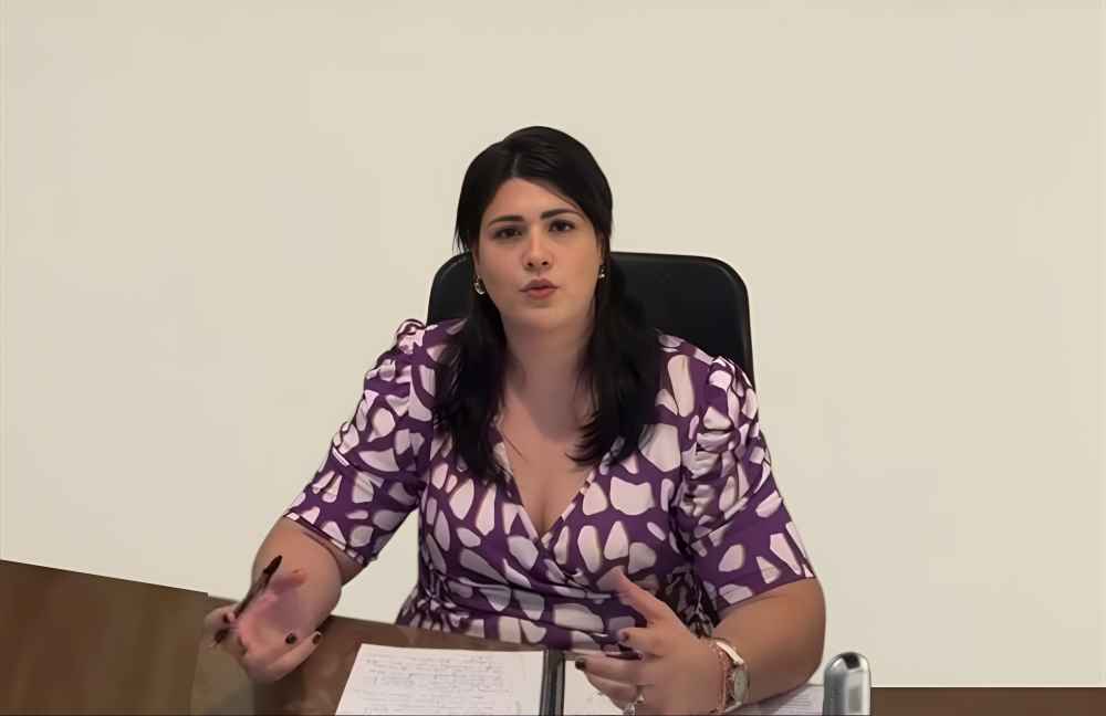 La mujer que llegó sin estridencias y aun así desordenó el tablero