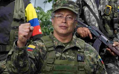 Cumbre de cartón y misiles de utilería: Petro listo para salir a escena